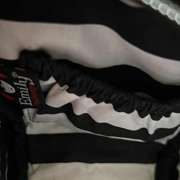 NWT- Emily The Strange Vintage Make up Bag. - Picture 7 of 14